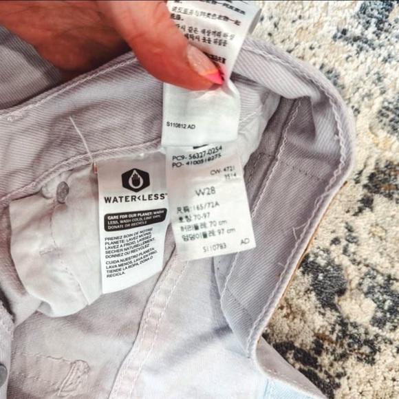 Levi’s Wedgie Shorts Purplish - 28 - Picture 3 of 3